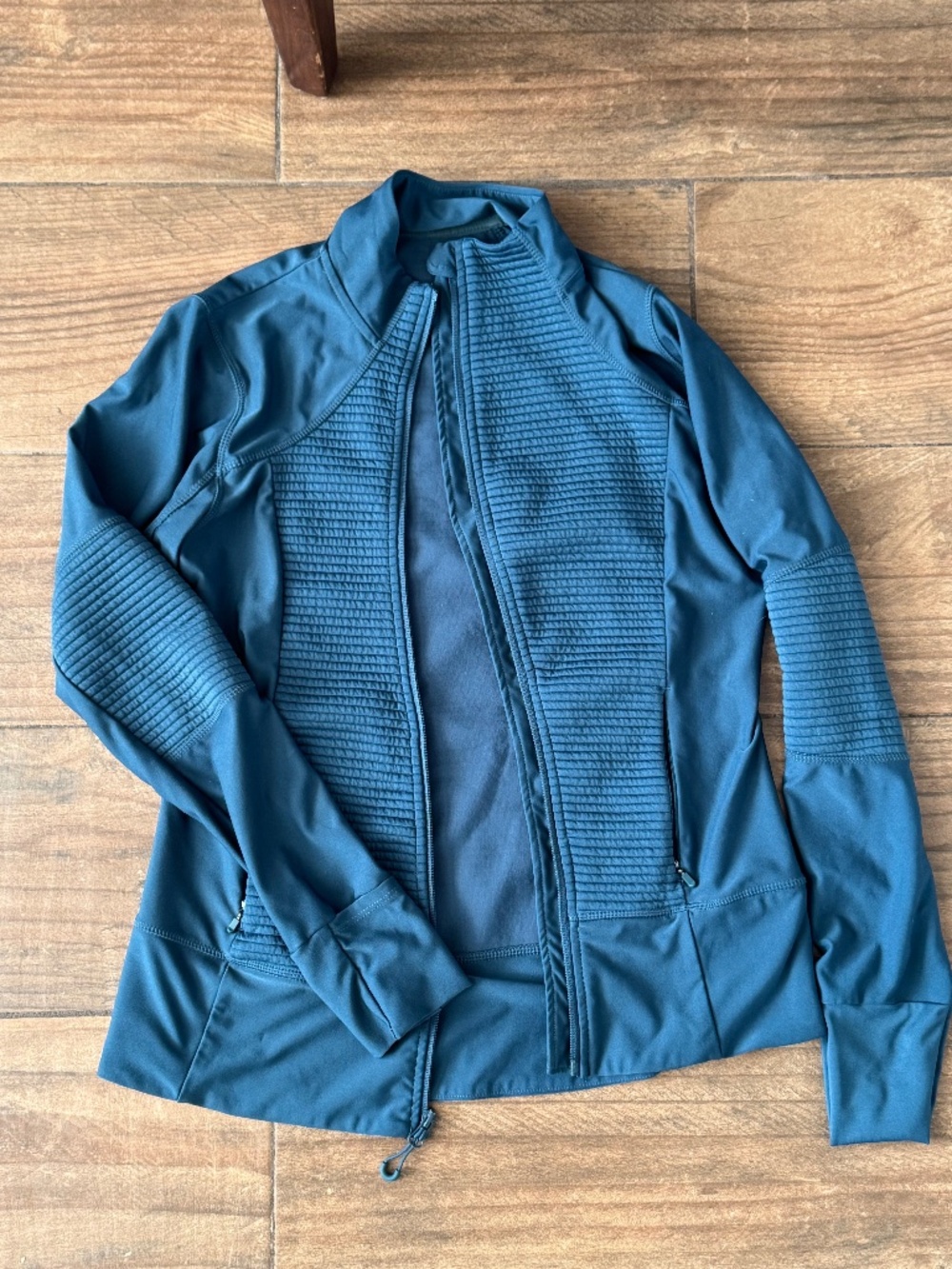 Mondetta Women’s Textured Ribbed Athletic Zip-Up Jacket – Size Medium (Teal Blue